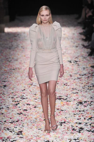 Look 1